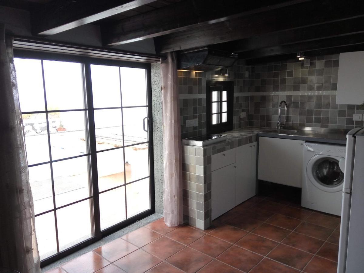 Aloelux Villa !! - Private Villa With Pool , Jacuzzi, Cinema, Massage ,Wonderful View, Art Desing Villa Tias Bagian luar foto