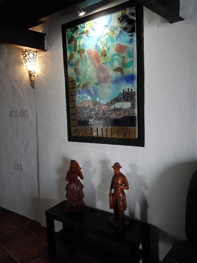 Aloelux Villa !! - Private Villa With Pool , Jacuzzi, Cinema, Massage ,Wonderful View, Art Desing Villa Tias Bagian luar foto