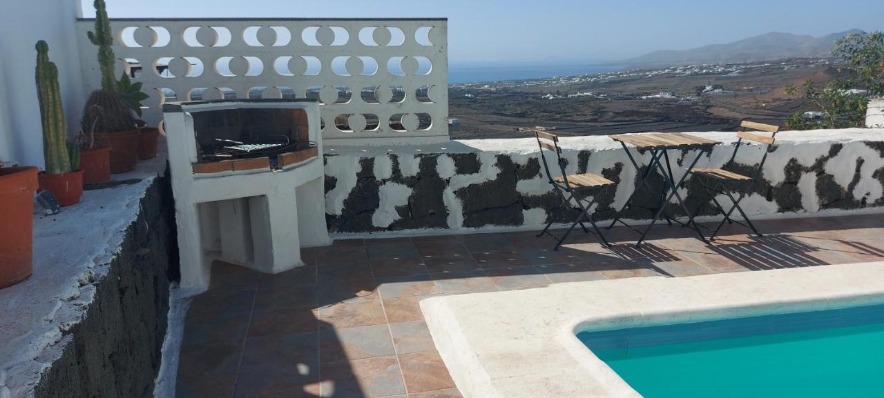 Aloelux Villa !! - Private Villa With Pool , Jacuzzi, Cinema, Massage ,Wonderful View, Art Desing Villa Tias Bagian luar foto