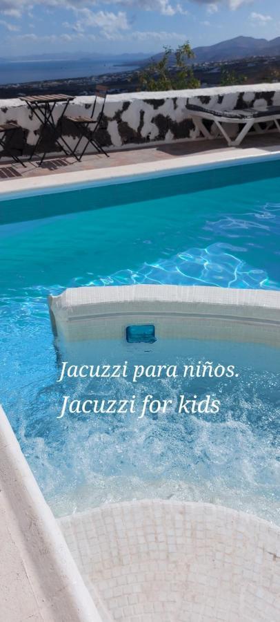 Aloelux Villa !! - Private Villa With Pool , Jacuzzi, Cinema, Massage ,Wonderful View, Art Desing Villa Tias Bagian luar foto